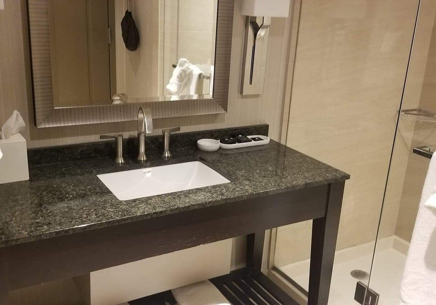 Wind Creek Casino Hotel Montgomery — Bathroom