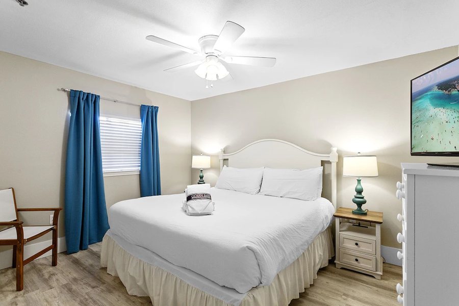 Windancer Condominiums — Guest room