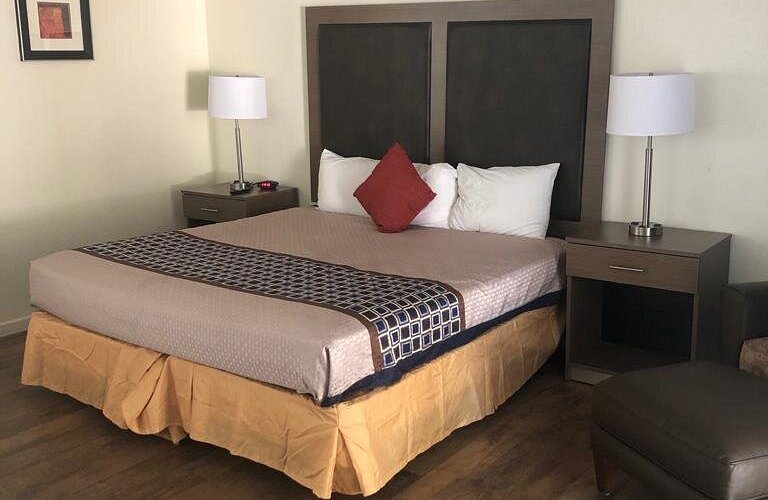 Windemere Hotel and Conference Center — Guest room