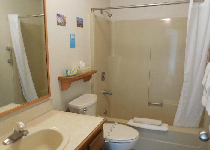Windjammer Condominiums — Bathroom