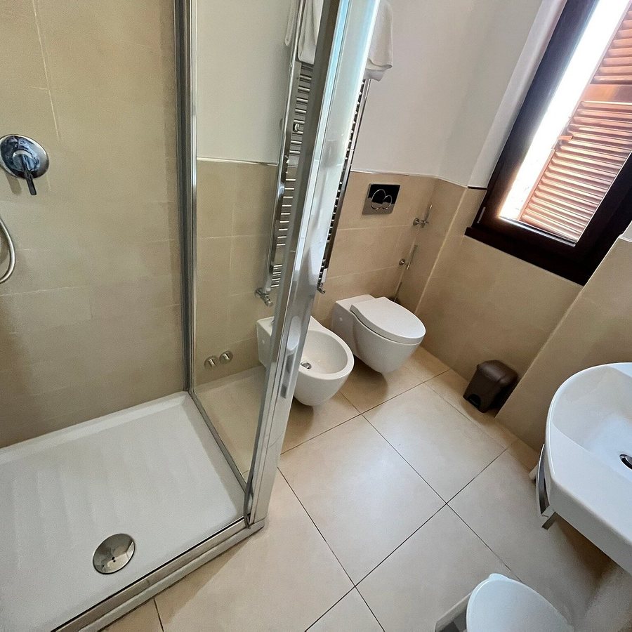 Window on Rome — Bathroom