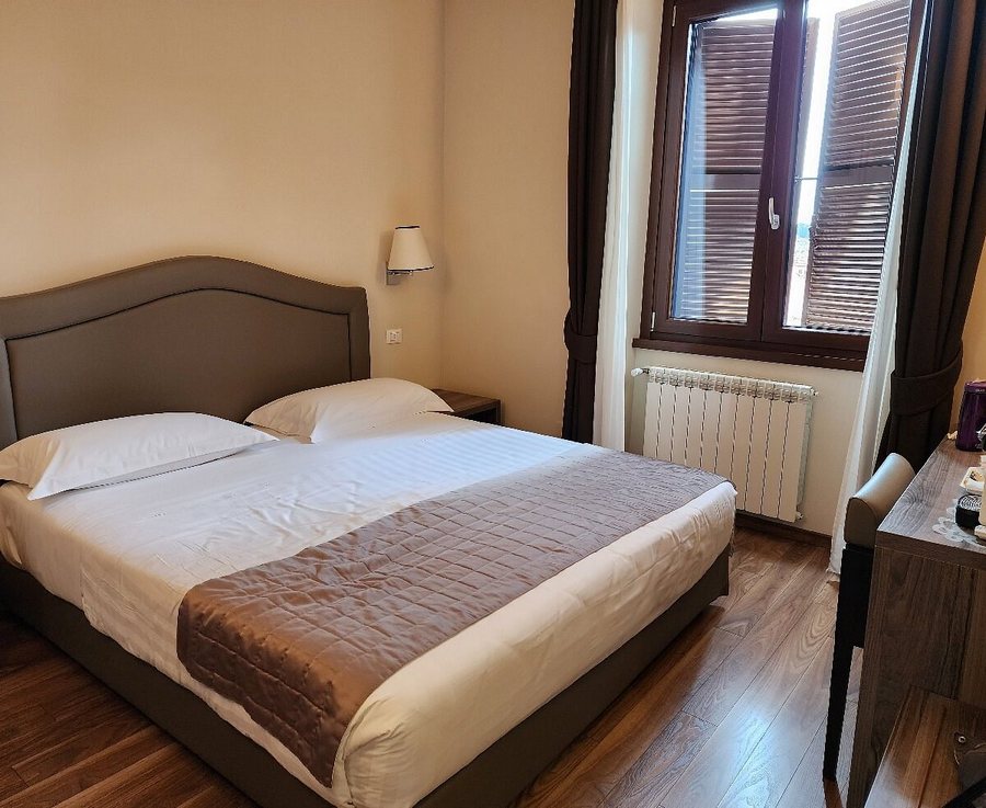 Window on Rome — Guest room