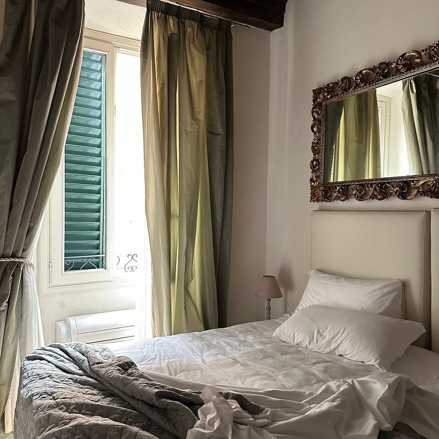 Windows on Florence — Guest room