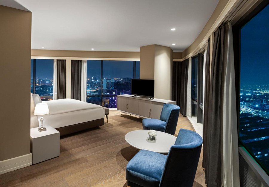 Windsor Hotel — Guest room