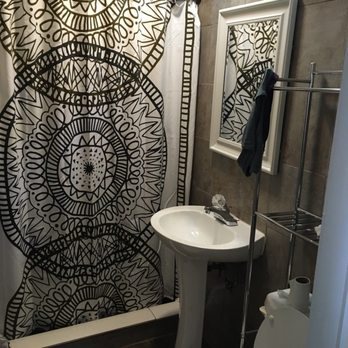 Windsor Motel — Bathroom