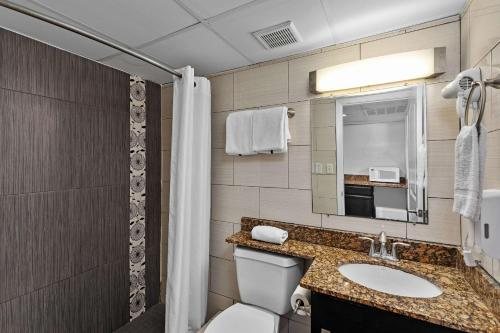 WindWater Hotel and Marina — Bathroom