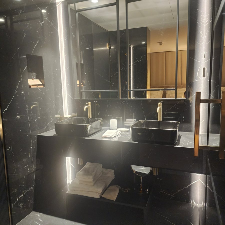 Wine Books Hotels Porto — Bathroom