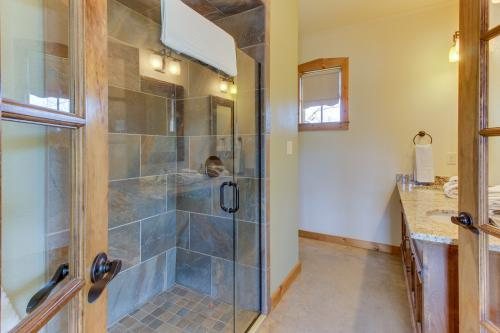 Wine Country Cottages on Main — Bathroom