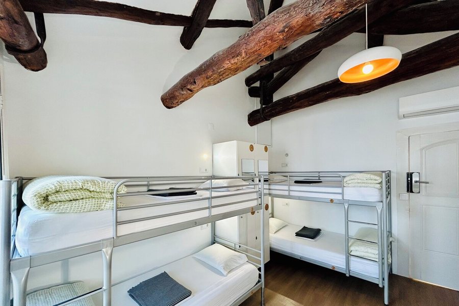 Wine Hostel — Guest room