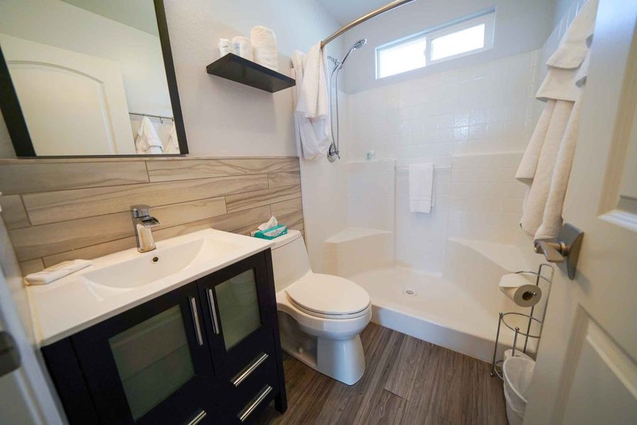 Wine Ridge RV Resort Cottages — Bathroom