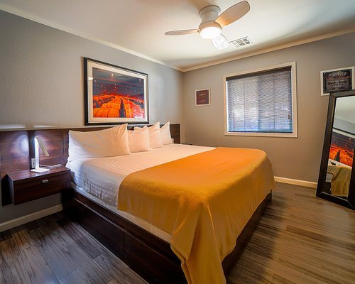 Wine Ridge RV Resort Cottages — Guest room