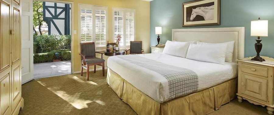 Wine Valley Inn Cottages — Guest room