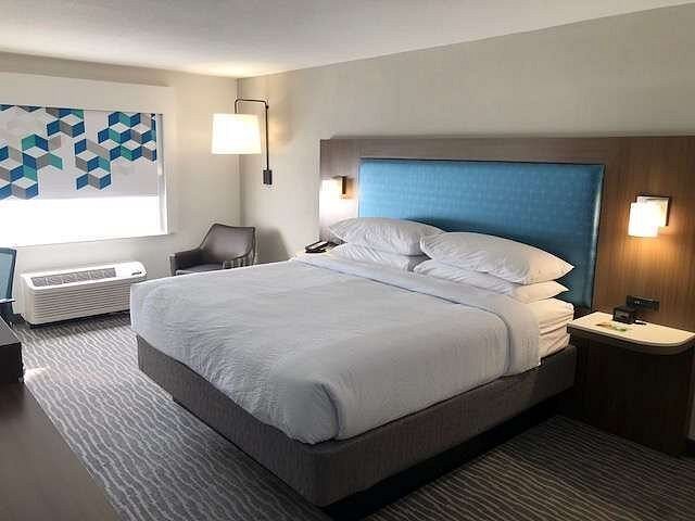Wingate by Wyndham Augusta Washington Road — Guest room