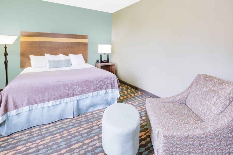 Wingate by Wyndham Bossier City — Guest room