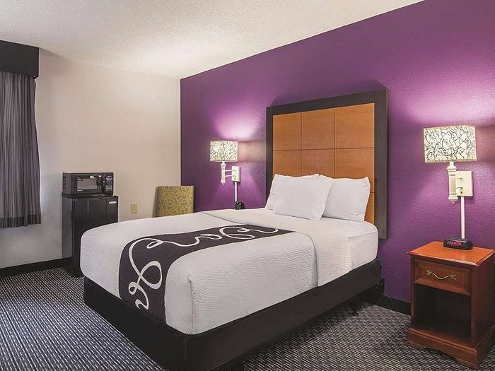 Wingate by Wyndham Brunswick — Guest room