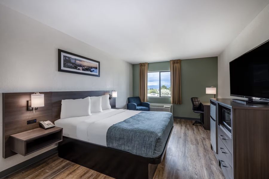 Wingate by Wyndham Butte City Center I 15 I 90 — Guest room