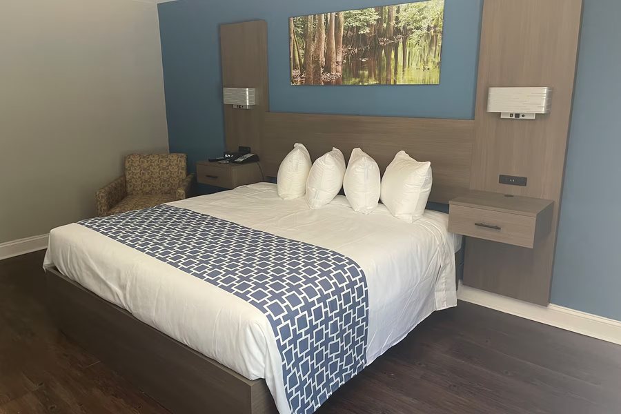 Wingate by Wyndham Columbia Fort Jackson — Guest room