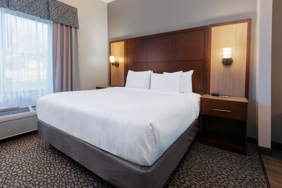 Wingate by Wyndham DFW North Irving — Guest room