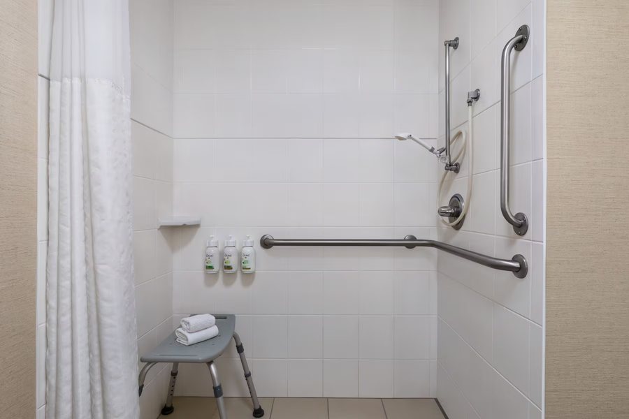 Wingate By Wyndham Fletcher At Asheville Airport — Bathroom