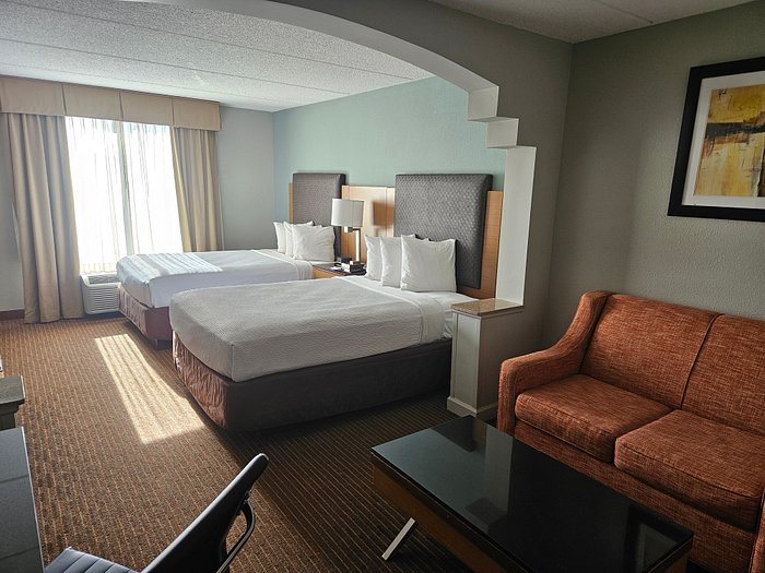Wingate by Wyndham Greensboro Coliseum — Guest room
