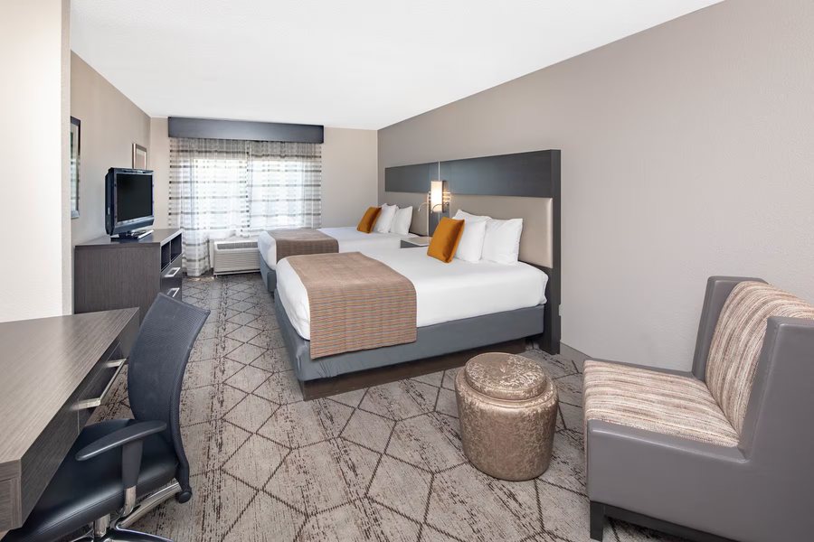 Wingate by Wyndham Greenville Airport — Guest room