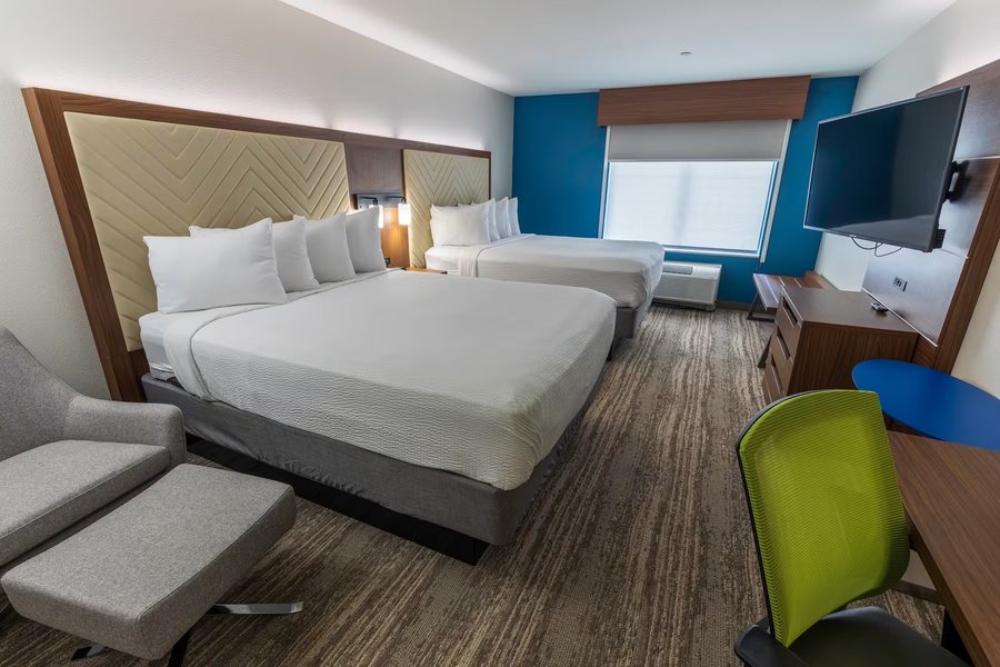 Wingate by Wyndham Lafayette Airport — Guest room