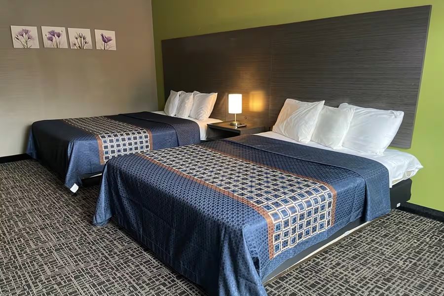 Wingate by Wyndham Lake George — Guest room