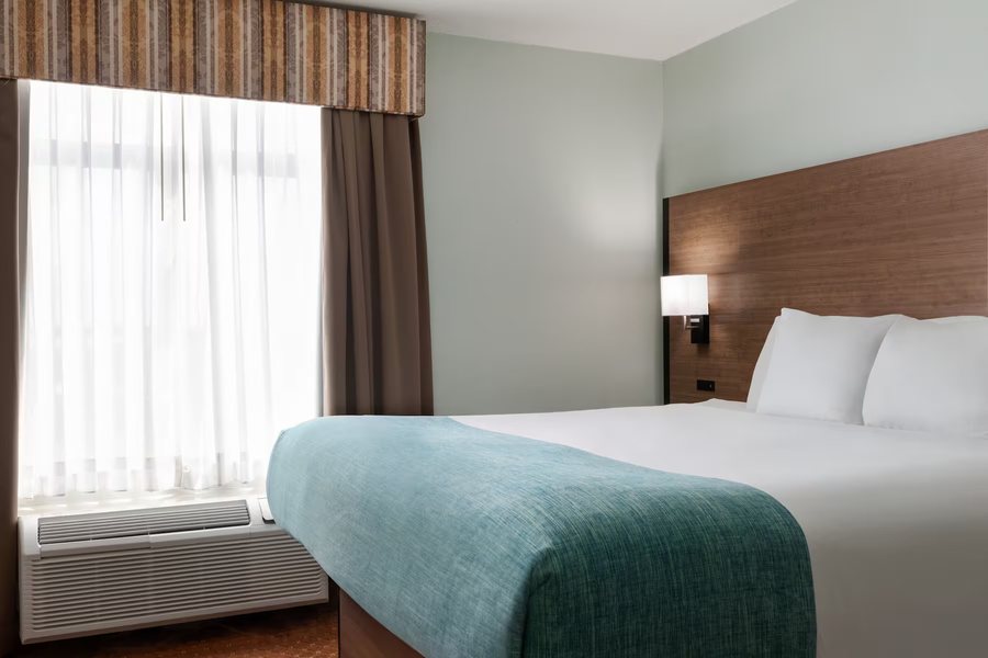 Wingate by Wyndham Louisville East — Guest room