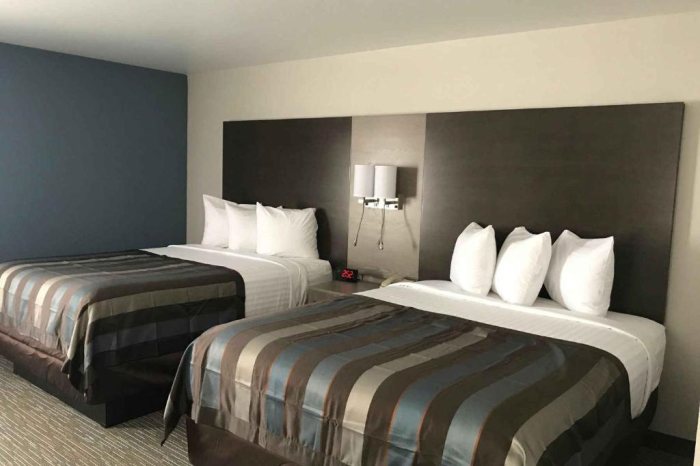 Wingate by Wyndham Louisville Fair Expo Center — Guest room