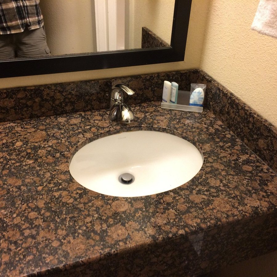 Wingate by Wyndham Macon West I 475 — Bathroom