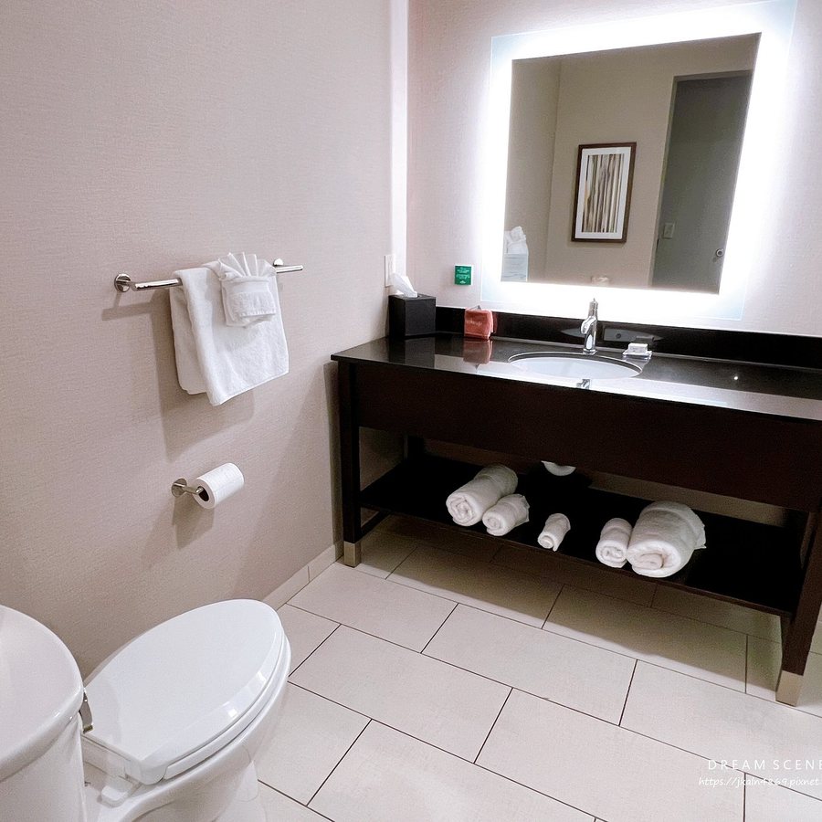 Wingate by Wyndham Moab Moab Utah — Bathroom