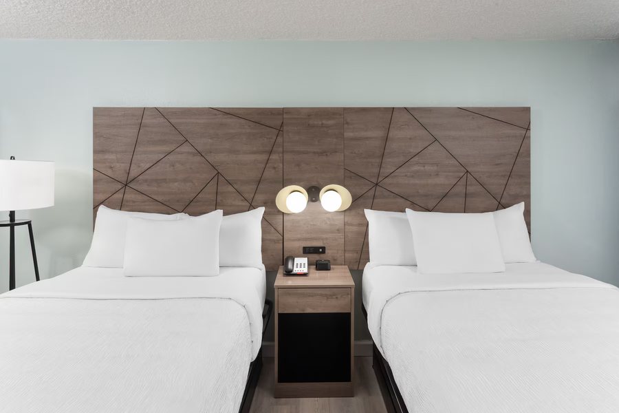 Wingate By Wyndham Sheboygan — Guest room