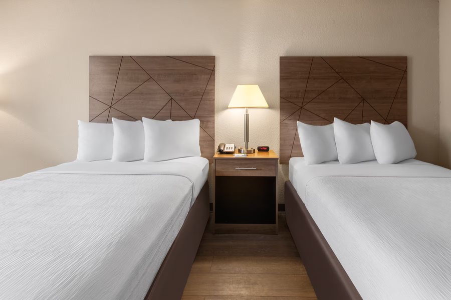 Wingate by Wyndham Troy — Guest room