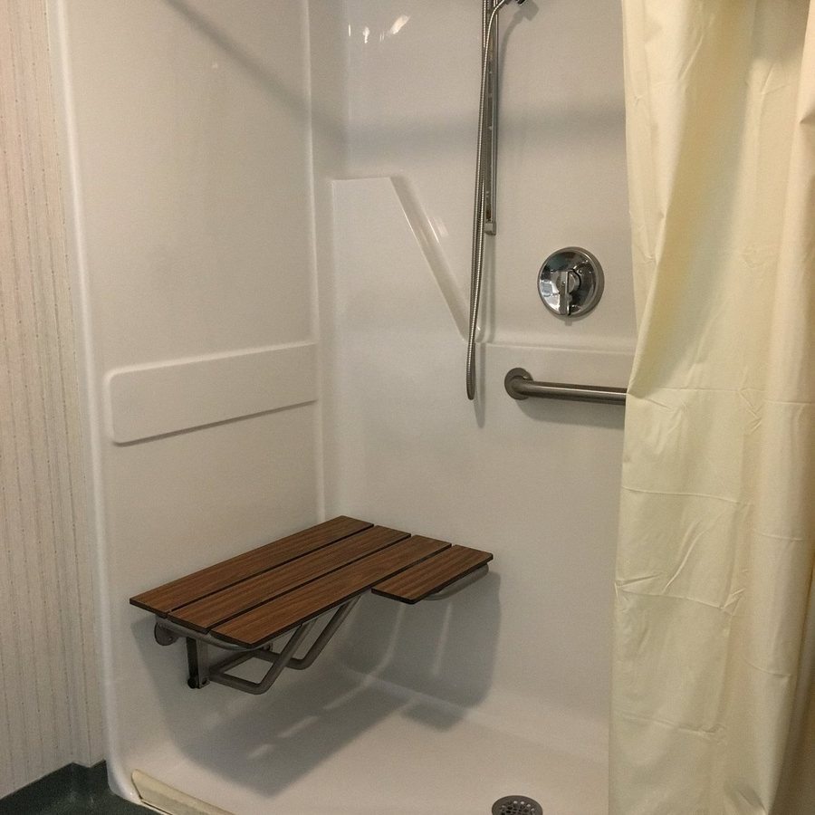 Winnapaug Inn — Bathroom