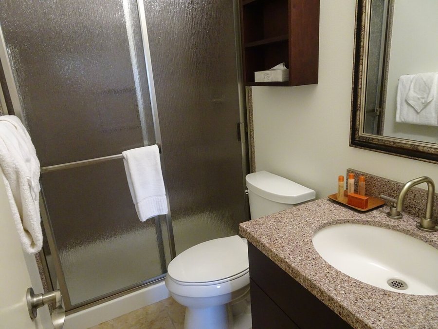 Winners Circle Resort — Bathroom