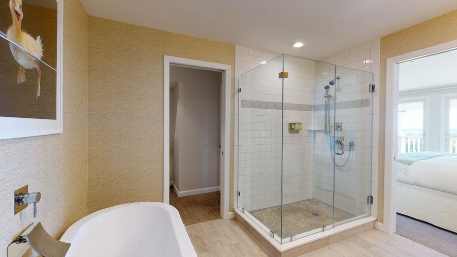 Winnetu Oceanside Resort — Bathroom