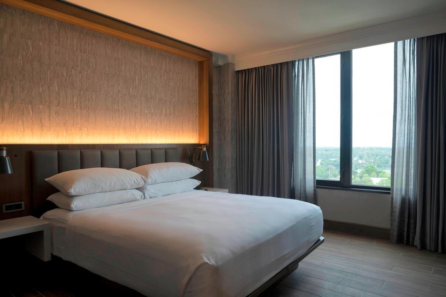 Winston Salem Marriott — Guest room