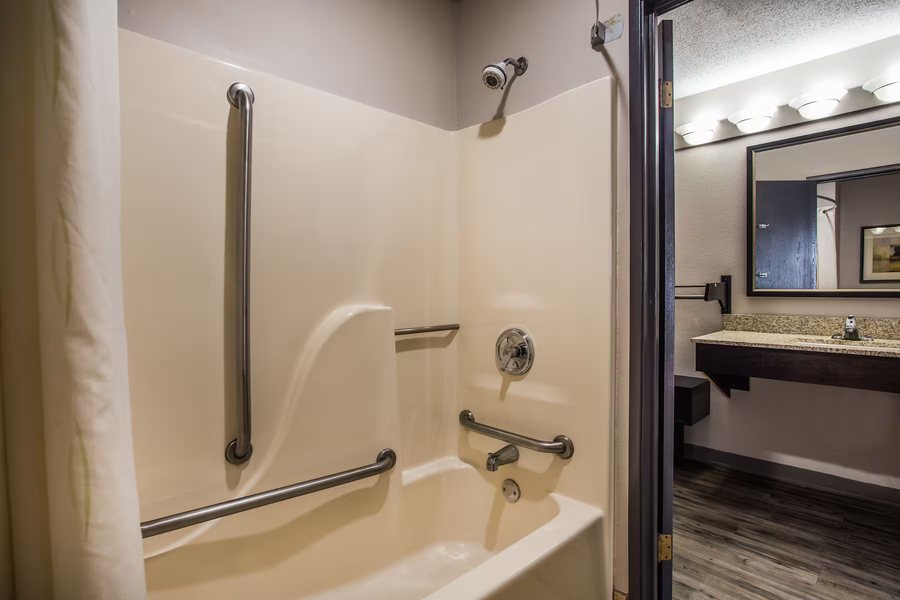 Wisconsin Union Hotel — Bathroom