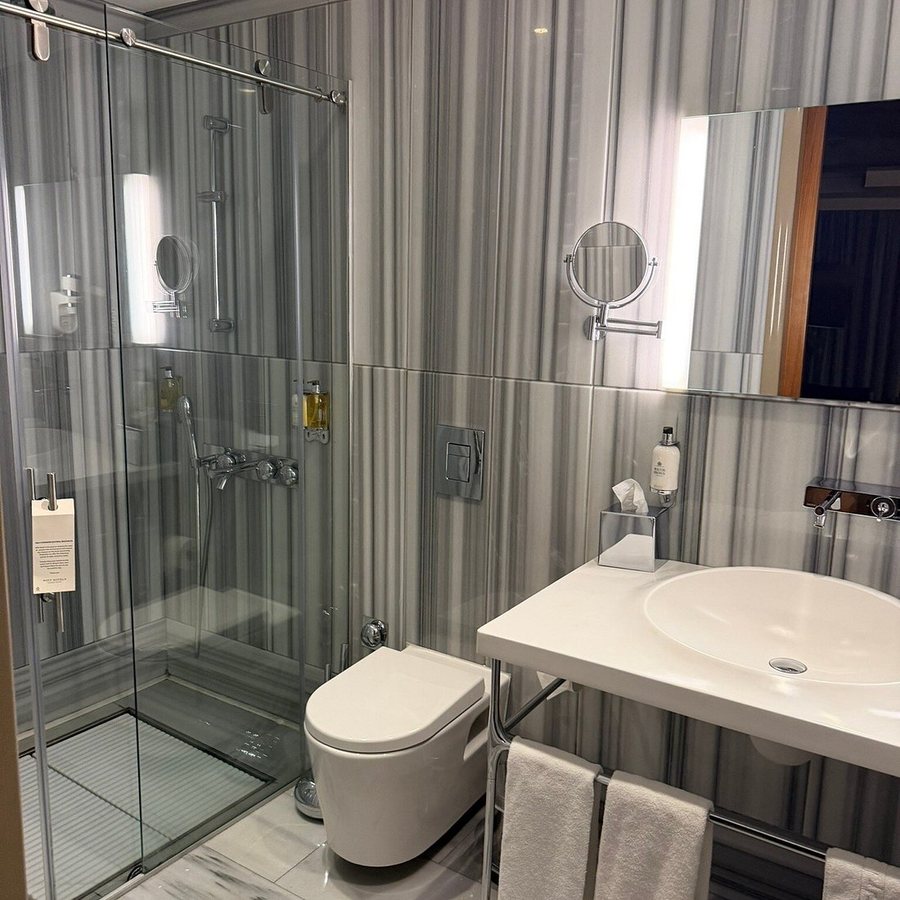 Witt Istanbul Suites Istanbul — Bathroom