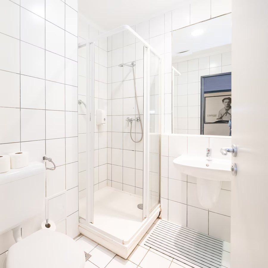 Wombat s City Hostel Budapest — Bathroom