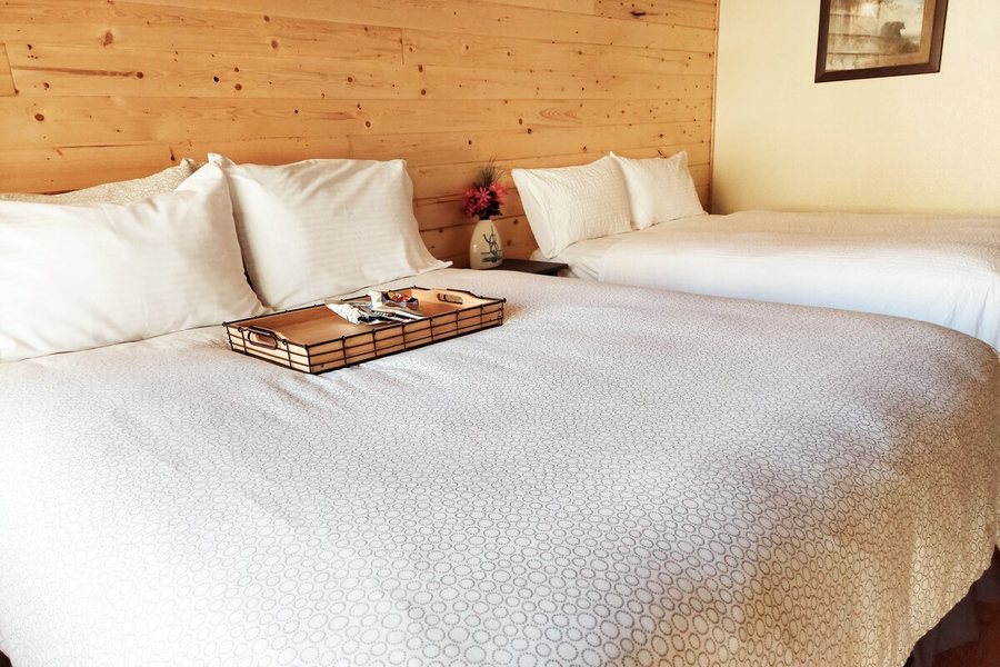 Woodfords Inn — Guest room