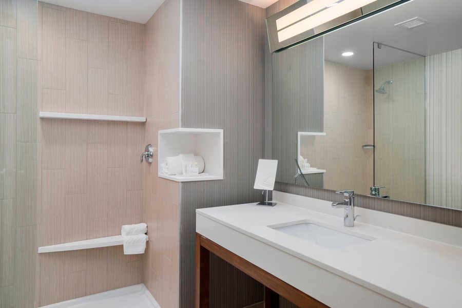 Woodland Inn — Bathroom
