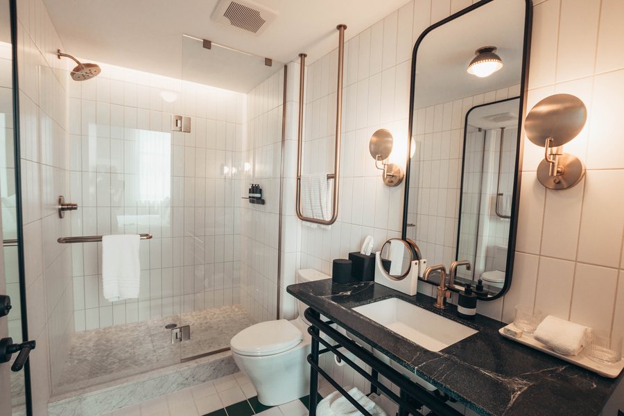 Woodlark Hotel Portland A Tribute Portfolio Hotel — Bathroom