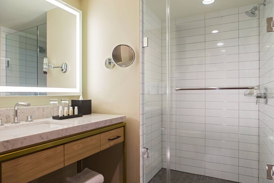 WoodSpring Suites Allentown — Bathroom