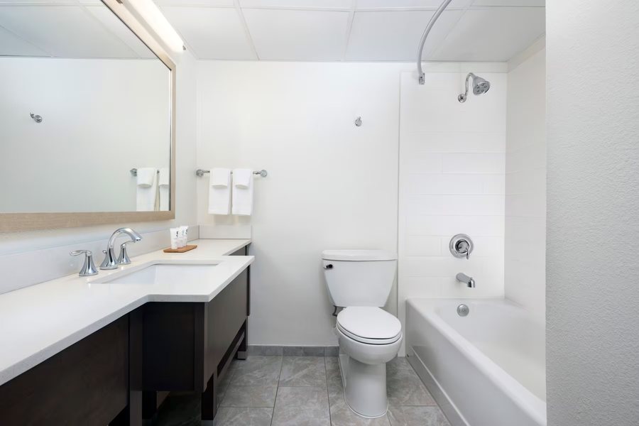 WoodSpring Suites Asheville — Bathroom
