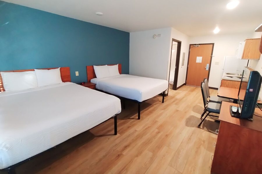 WoodSpring Suites Asheville — Guest room