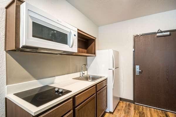 Woodspring Suites Bradenton — Bathroom