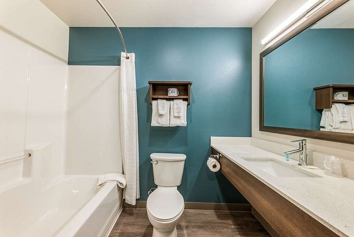 WoodSpring Suites — Bathroom