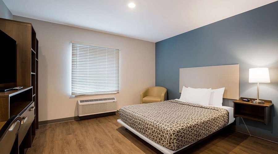 WoodSpring Suites — Guest room