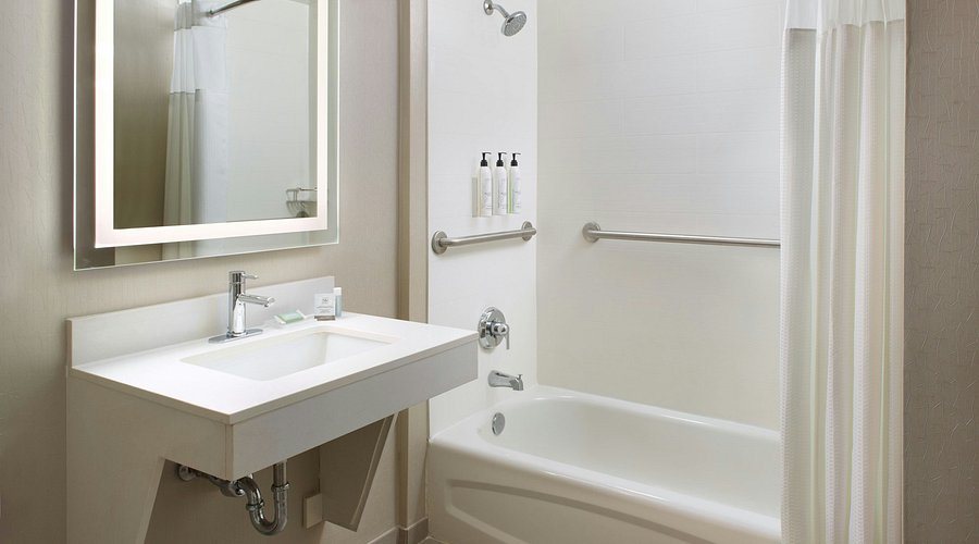 Woodspring Suites Charlotte University Research Park — Bathroom